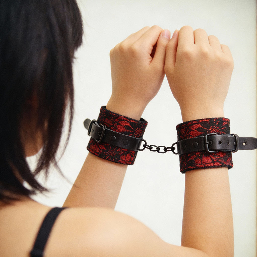 Rote Sirenen-Handschellen